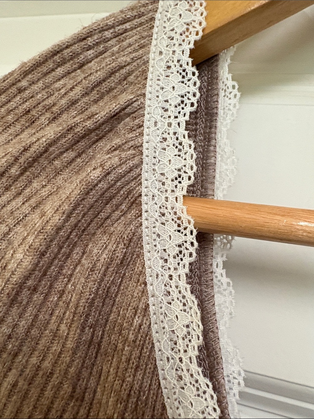 NWOT Forever 21 Taupe Ribbed Long Sleeve V-Neck Dress with Lace Trim - Picture 4 of 9
